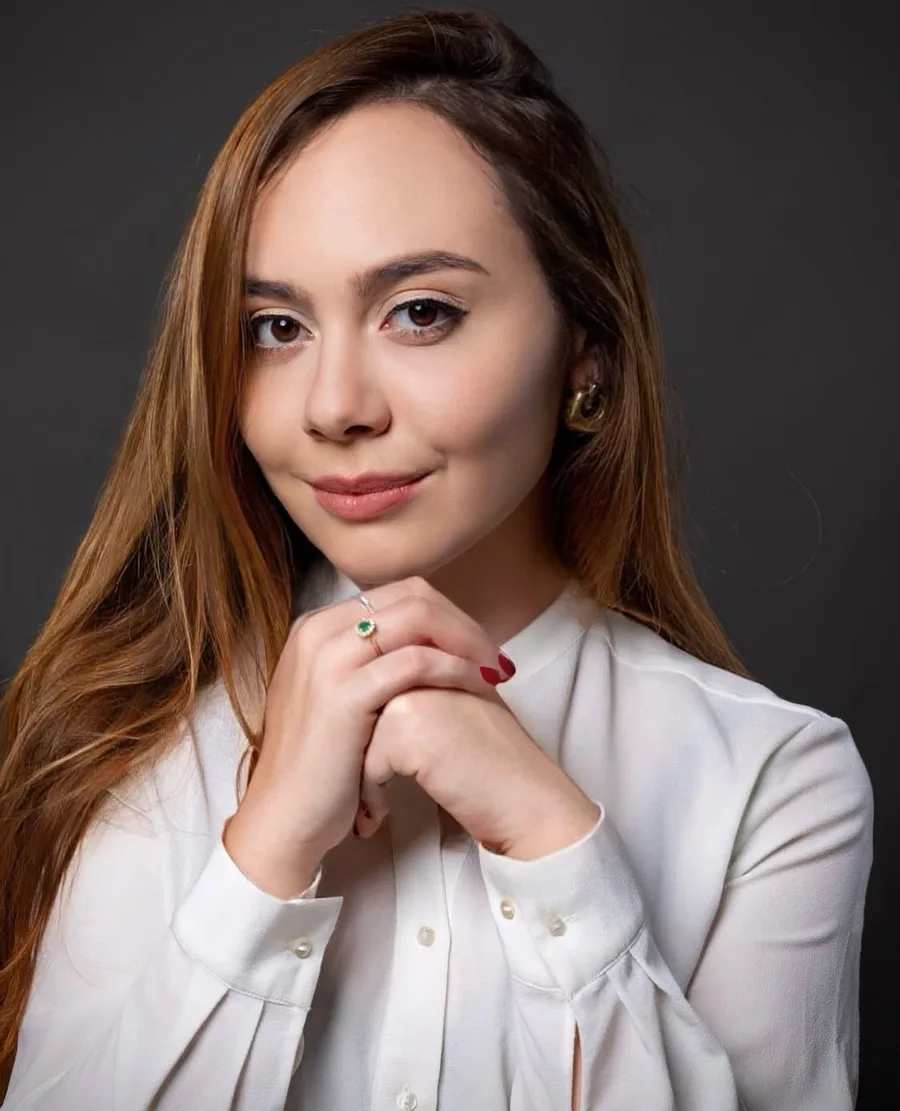 Ana Lobo, nutricionista, retrato próximo sorrindo