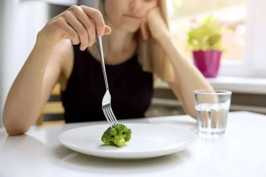 Não é normal sofrer fazendo dieta